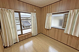 2階洋室2部屋から行き来のできるバルコニーがあります!