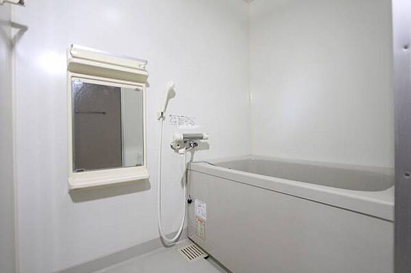 画像4:清潔感のあるバスルームです。