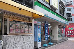 ファミリーマート新栄一丁目店 187m