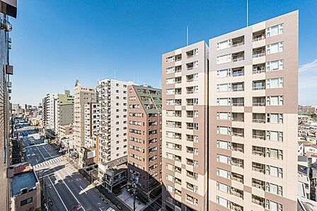 【眺望】不忍通り沿いのマンションです。