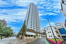 34階建て駅前タワーレジデンス1・2階部分にはコンビニや飲食店、医療施設等が入っています