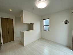 ルヴェ・デュ・ソレイユ 2階1LDKのリビング/ダイニング