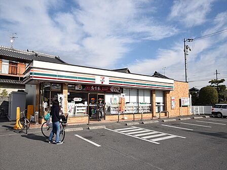 セブンイレブン門真下馬伏店店600m徒歩9分