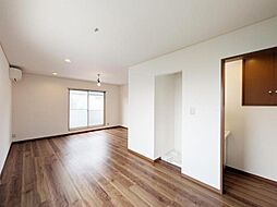 グローヴハウスNORTH棟 1 1階2LDKのリビング/ダイニング