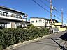 外観：前面道路含む外観