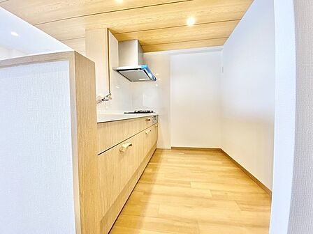 お子様と並んで料理をしても余裕のゆとりのキッチン