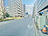 外観：前面道路含む現地写真 