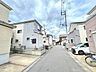外観：前面道路含む現地写真 