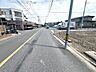 外観：前面道路含む現地写真 
