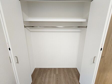 季節ごとの大物もしまえるたっぷりの収納スペース。 