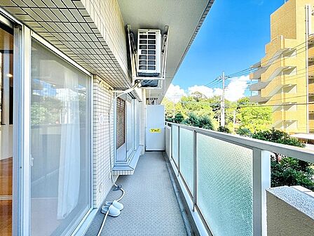 洗濯物を沢山干せるゆとりのバルコニー