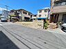 外観：前面道路含む現地写真 