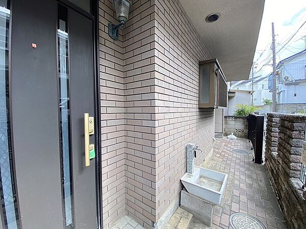 玄関を拡大表示