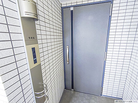 落ち着いたデザインの玄関です。 