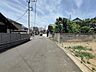 外観：前面道路含む現地写真 