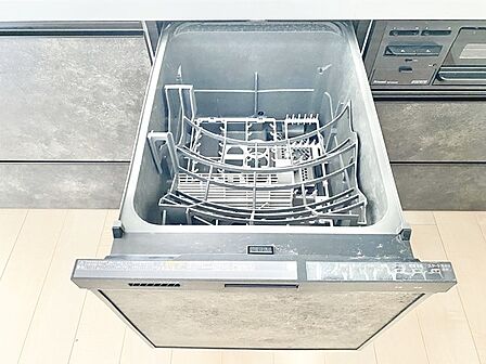省エネ ・ 衛生的な食器洗乾燥機付。