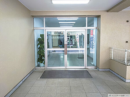 エントランス中