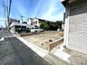 外観：前面道路含む現地写真 
