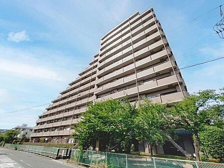 JR京浜東北・武蔵野線「南浦和」駅東口徒歩1分、提携駐車場もあります。エステート白馬南浦和店までお気軽にお問い合わせください。