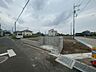 外観：前面道路含む現地写真 