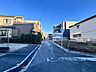 外観：前面道路含む現地写真 