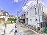 外観：前面道路含む現地写真 