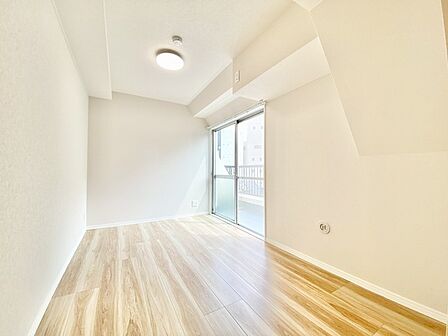 太陽の恵みを感じる、温もりと明るさにあふれたお部屋。