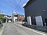 外観：前面道路含む外観