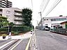 外観：前面道路含む現地写真 