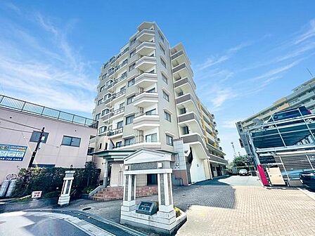 JR京浜東北・武蔵野線「南浦和」駅東口徒歩1分、提携駐車場もあります。エステート白馬南浦和店までお気軽にお問い合わせください。