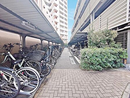 敷地内に駐輪場があります。