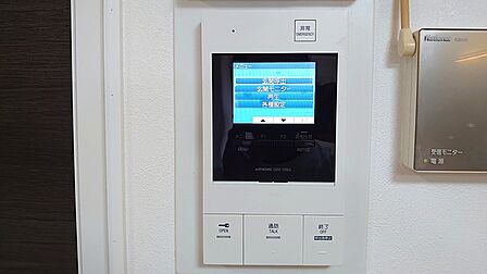 ■ ＴＶモニタ付インタホンでセキュリティ面にも配慮 ■ 