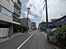 外観：前面道路含む現地写真 