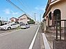 外観：前面道路含む現地写真 