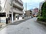 外観：前面道路含む現地写真 