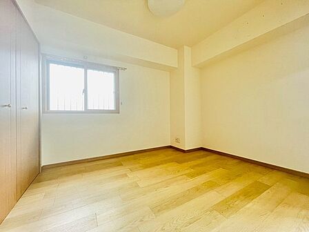 洋室は子供部屋にもちょうどいいサイズ感。 
