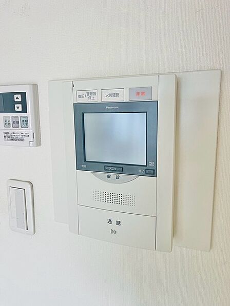 ■ ＴＶモニタ付インタホンでセキュリティ面にも配慮 ■ 
