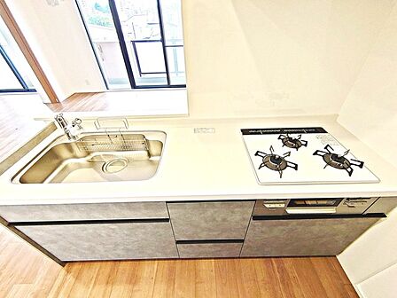 すっきりと片付けやすいシンプルな設計で毎日の家事時間がより快適になります