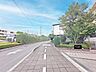 外観：前面道路含む現地写真 