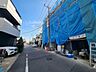 外観：前面道路含む現地写真 