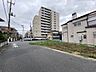 外観：前面道路含む外観
