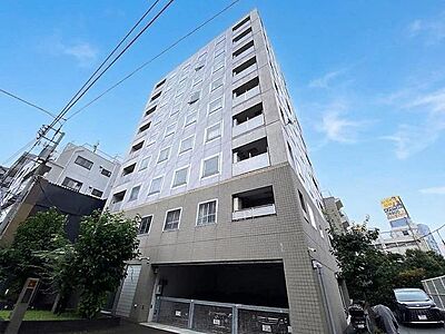 外観:落ち着いた色合いの外観が都会的な雰囲気をまとい存在感を放ちます 外観:落ち着いた色合いの外観が都会的な雰囲気をまとい存在感を放ちます