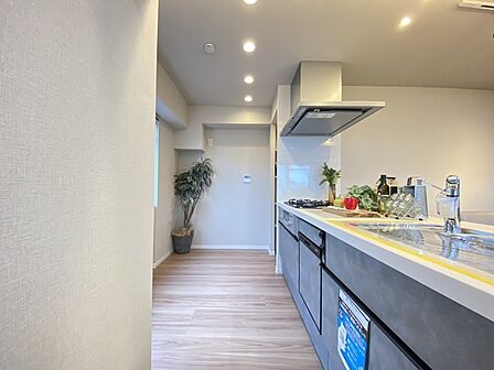 吊戸棚をなくした対面LDKはキッチンに立つ人の視界をワイドにしてくれます。
