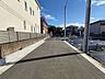 外観：前面道路含む現地写真 