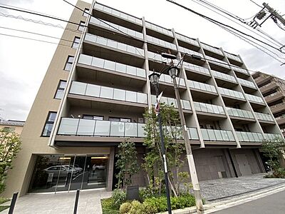 外観:洗練された佇まいが街並みに溶け込む、落ち着きと気品を感じさせる外観です。 外観:洗練された佇まいが街並みに溶け込む、落ち着きと気品を感じさせる外観です。