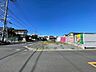 外観：前面道路含む現地写真 