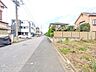 外観：前面道路含む現地写真 