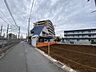 外観：前面道路含む外観