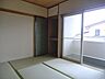 室内：明るい和室　収納付き