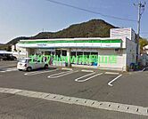 ファミリーマート岡山楢原店 394m